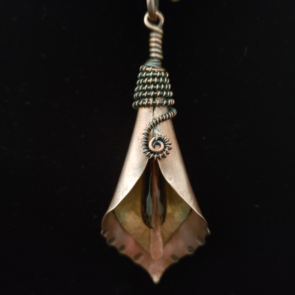 Copper and Brass Handcrafted Calla Lily pendant. - Picture 2 of 4